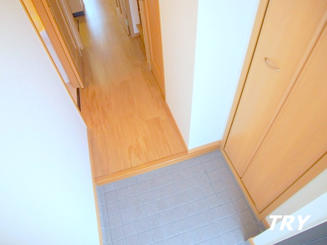 玄関　たくさん収納可能な下駄箱付