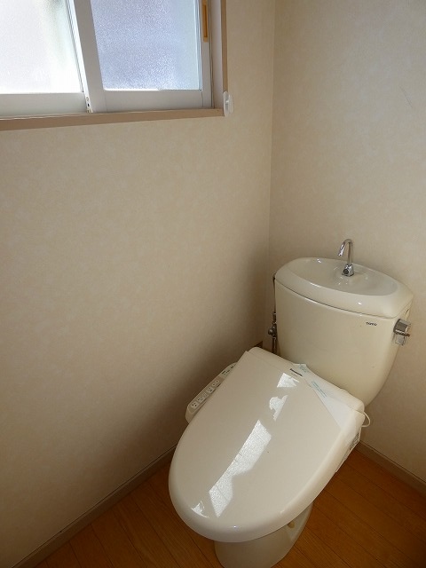 メゾンジュネスB棟のトイレ写真