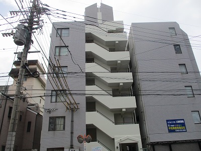 【北九州市小倉北区東篠崎のマンションの建物外観】