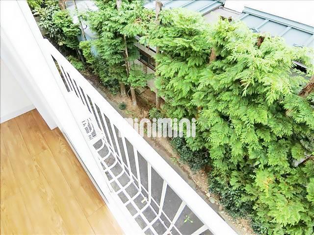 バルコニー　物干しスペースがございます。