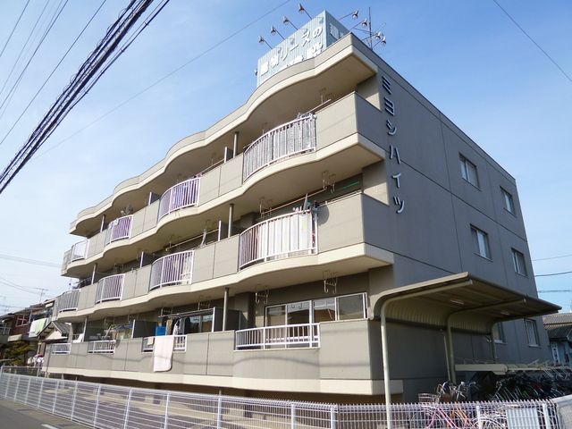 北名古屋市鹿田のマンションの建物外観