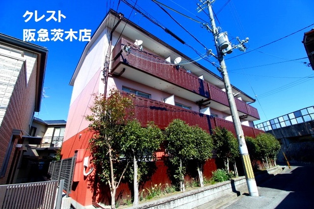 茨木市戸伏町のマンションの建物外観