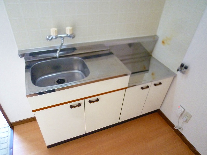 キッチン　キッチンはまな板も置ける広さです！