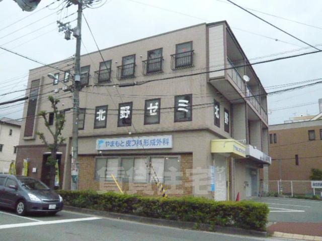 豊中市上野坂のマンションの建物外観