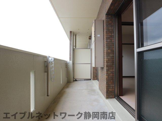 バルコニー　落ち着いた時間を過ごせるバルコニーです