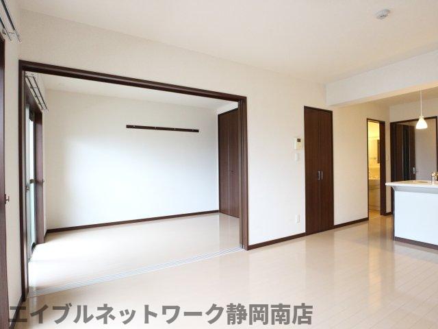 その他設備　おしゃれな居間です