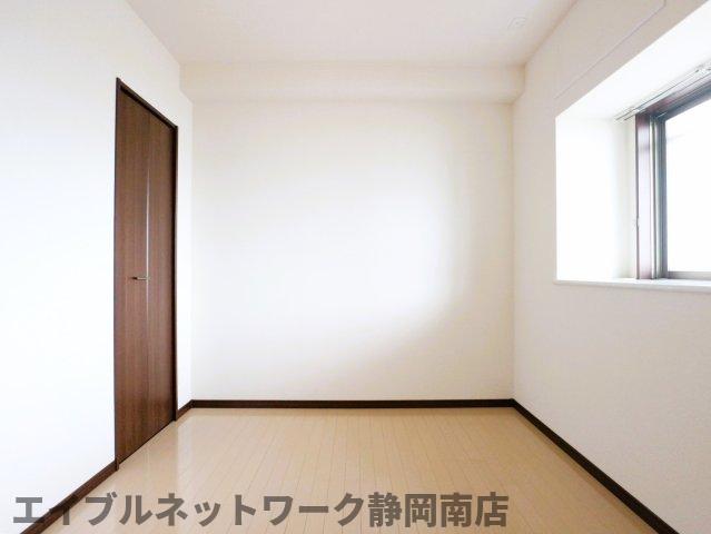 その他　広々とした洋室です