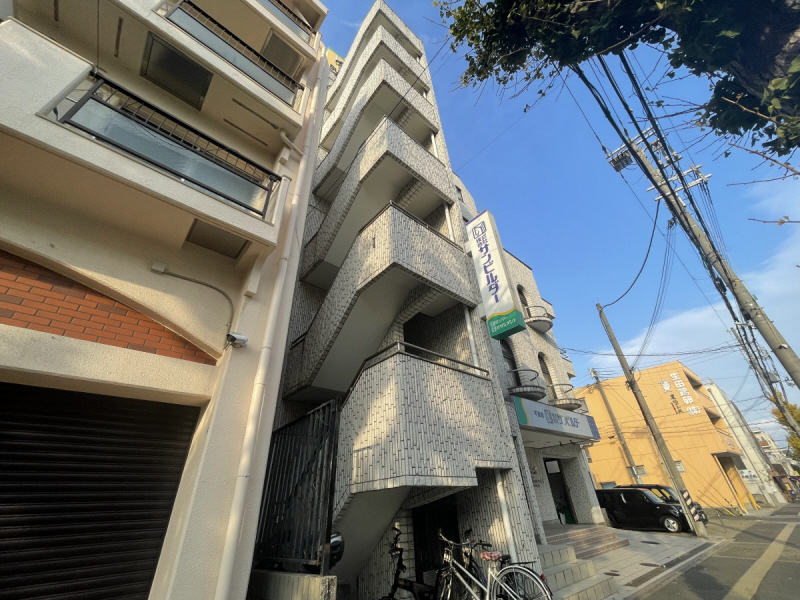 神戸市中央区旗塚通のマンションの建物外観
