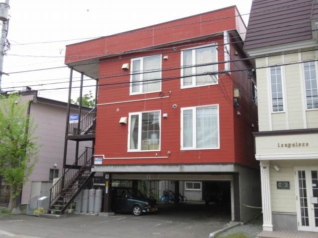札幌市北区北三十条西のアパートの建物外観
