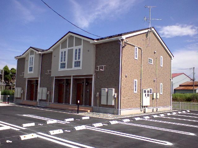 村上市坂町のアパートの建物外観