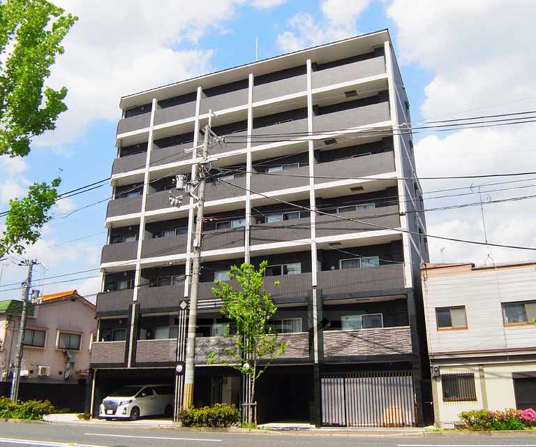 京都市南区吉祥院九条町のマンションの建物外観