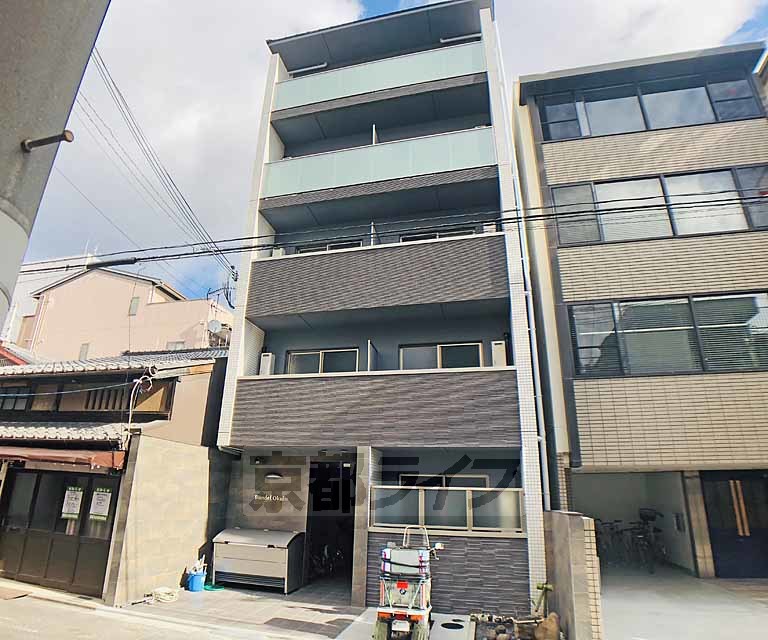 京都市中京区中之町のマンションの建物外観