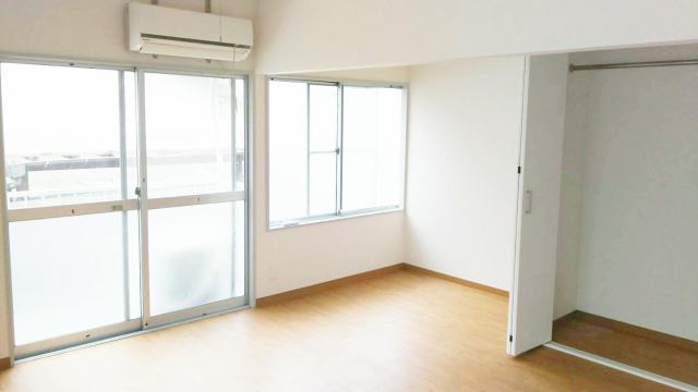 居室・リビング　同物件別室