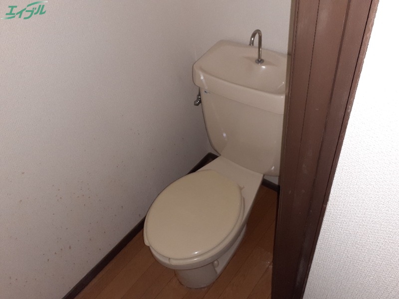 トイレ　同タイプ、別の部屋の写真です。