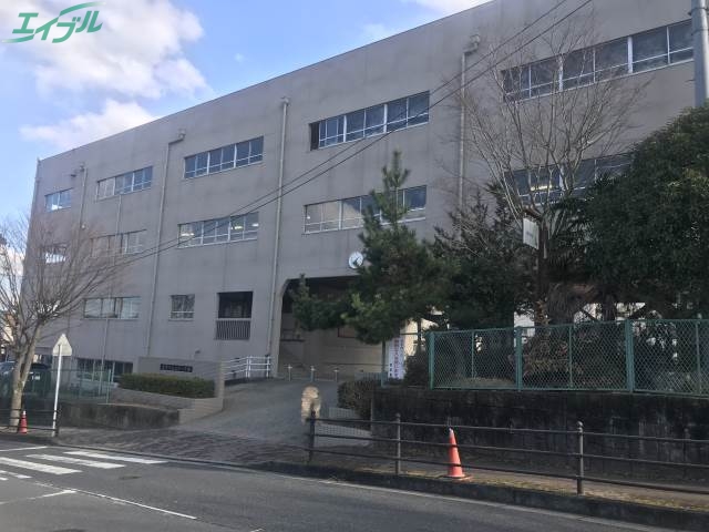 小学校　名張市立名張小学校（小学校）まで2200m