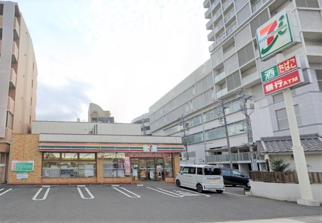 コンビニ　セブンイレブン知多半田駅前店（コンビニ）まで440m