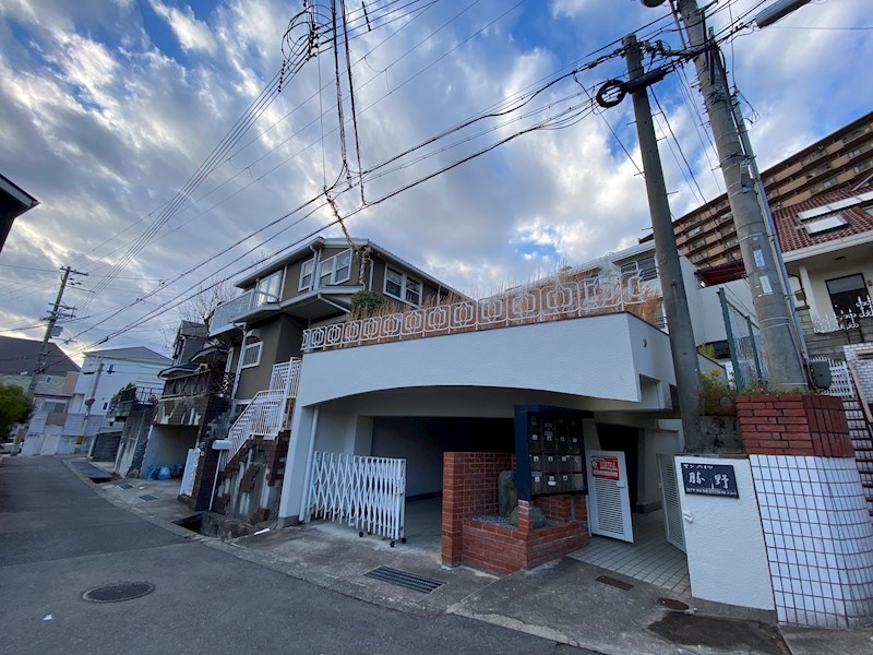 【神戸市灘区篠原北町のマンションのエントランス】