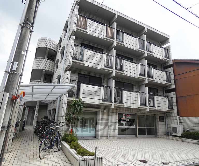 【京都市上京区横大宮町のマンションの建物外観】