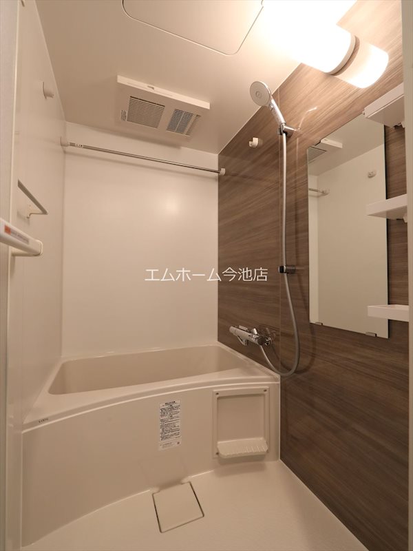 バス・シャワールーム　浴室暖房乾燥機能付バス