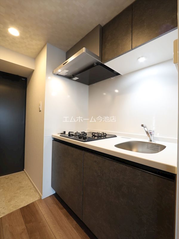 キッチン　システムキッチン（ガス2口コンロ付）