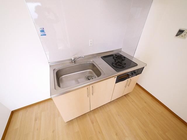 キッチン　ガスコンロ二口付きのシステムキッチン