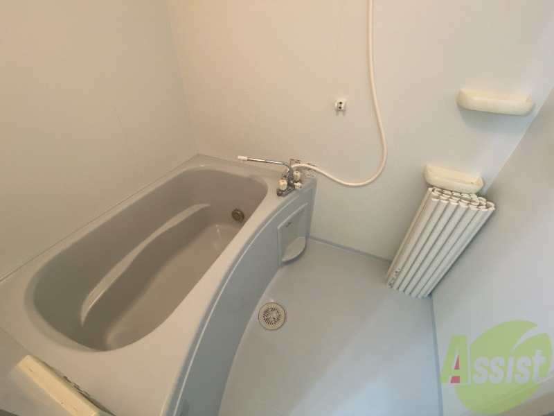 バス・シャワールーム　浴室は狭すぎず、シャワーも浴びやすそうです。