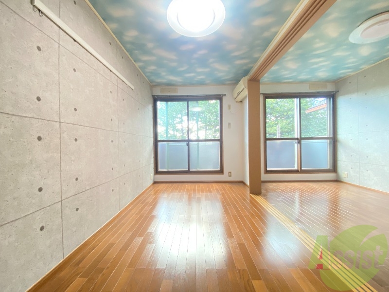 居室・リビング　６．１帖のＤＫです。広々としてきれいですね。