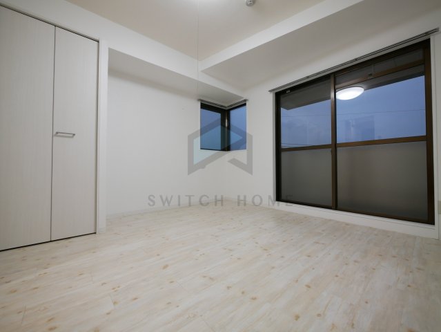 居室・リビング　落ち着いた色調の洋室です