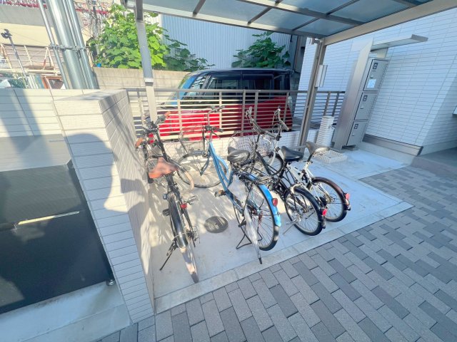 駐車場　敷地内には入居者専用の駐輪スペースもあります。