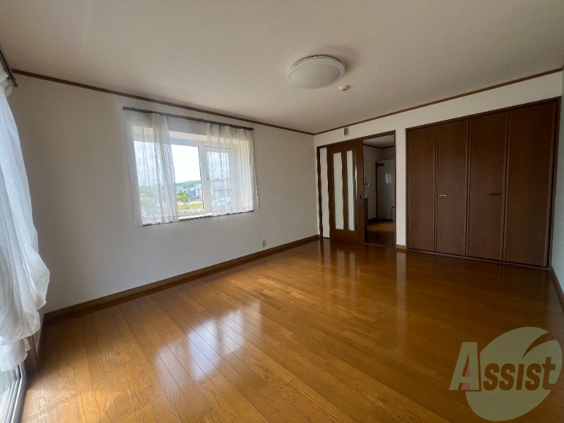 居室・リビング　１０帖の洋室です。開放感があり、広々としています。