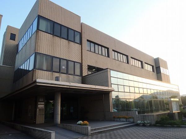 図書館　市立図書館（図書館）まで650m