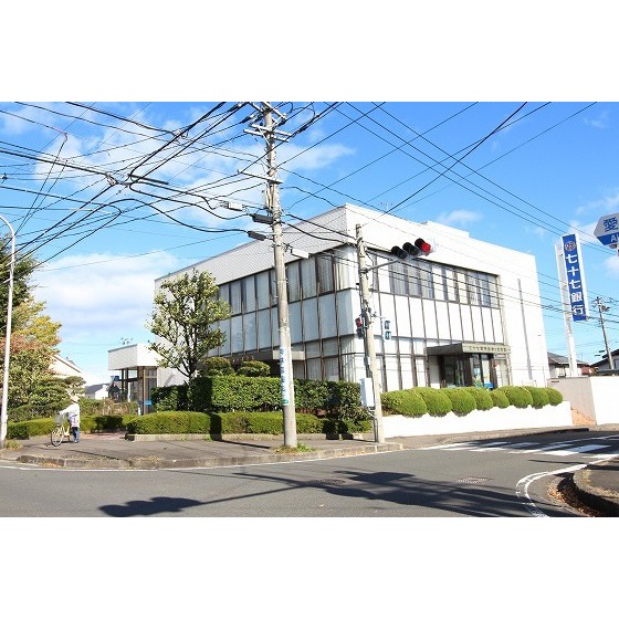 銀行　七十七銀行長命ケ丘支店（銀行）まで496m