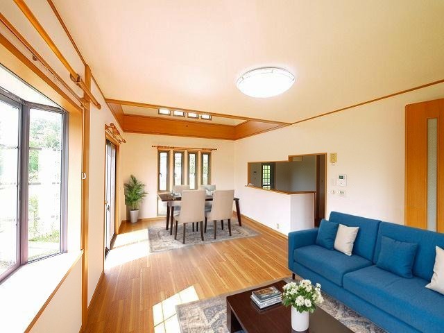 居室・リビング　CGで家具等を配置したもので家具等は含まれません