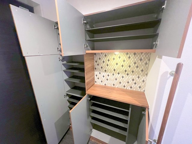 収納　大きいシューズボックスは靴がいっぱい入れれますね。