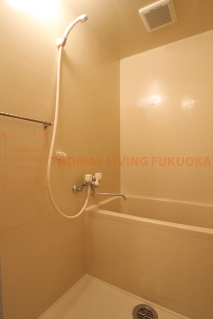 バス・シャワールーム　清潔感のあるお風呂です。