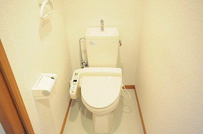 トイレ　温水洗浄便座