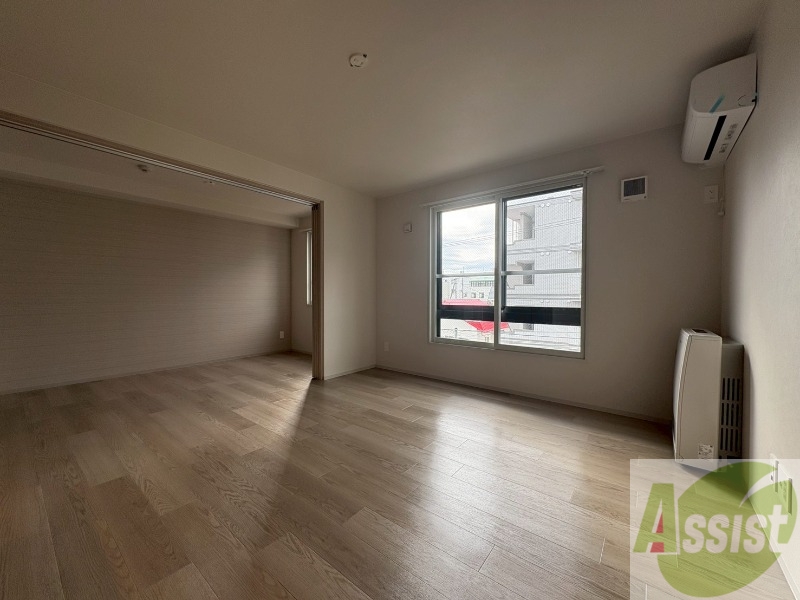 居室・リビング　広々としたリビングですね。使い勝手がよさそうですね！