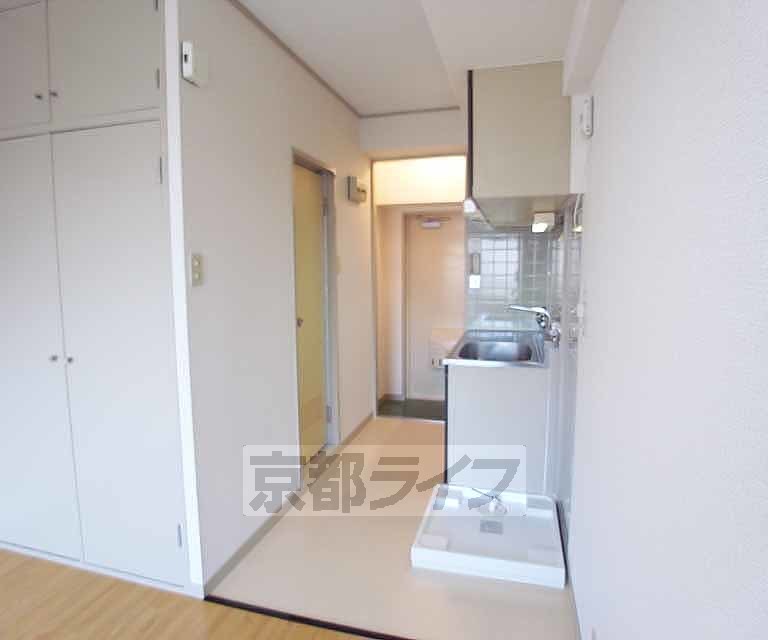 その他設備　キッチン横に洗濯機置場があります・