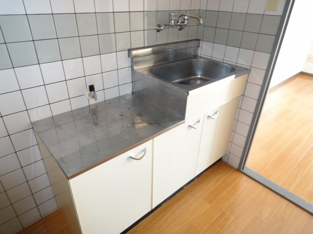 キッチン　同物件、別号室のものです。