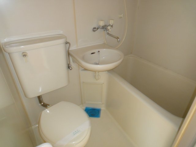 バス・シャワールーム　同物件、別号室のものです。