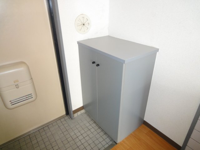 玄関　同物件、別号室のものです。