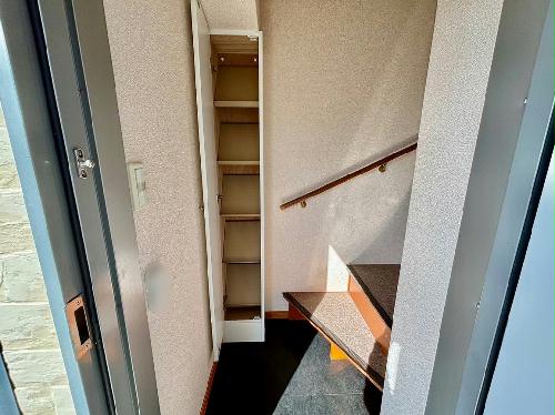 玄関　設備・仕様は号室により異なる為、現状を優先いたします。