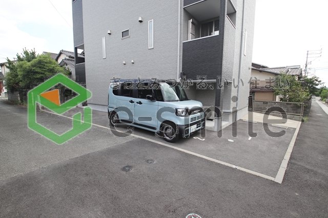 駐車場　ゆったり過ごせるリビングです※イメージ画像・現況優先