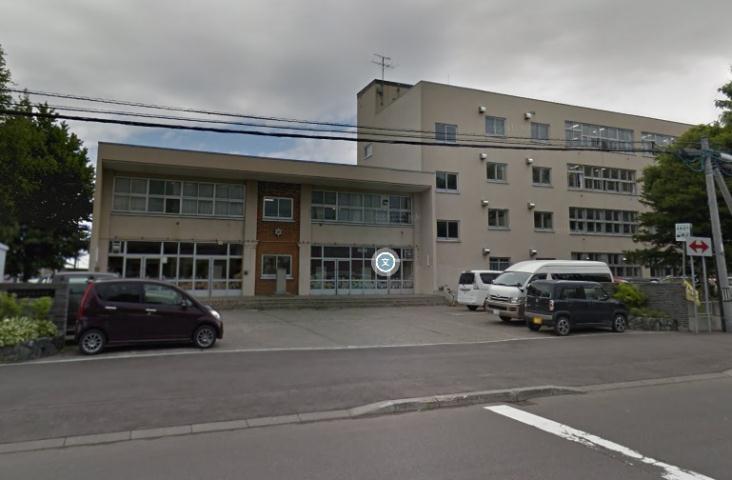 中学校　栄中（中学校）まで383m