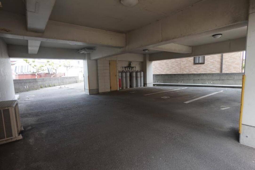 駐車場　駐車場