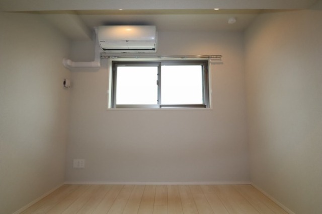 その他部屋・スペース　洋室５．８帖？