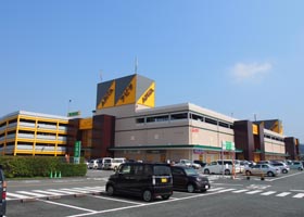 スーパー　アピタ島田店（スーパー）まで1732m