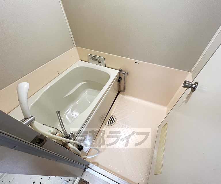 バス・シャワールーム　清潔感あるバスルーム