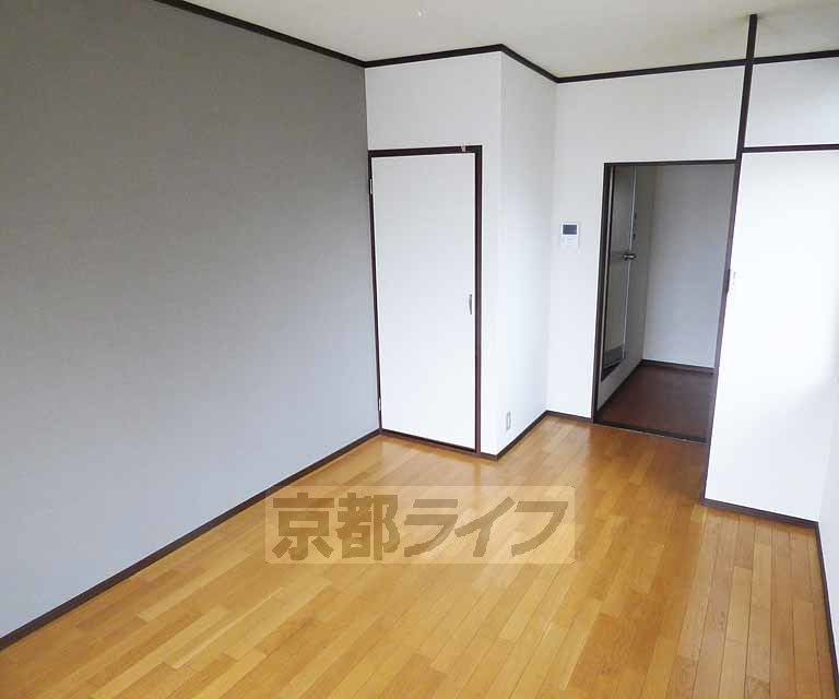 居室・リビング　落ち着いた雰囲気のお部屋です