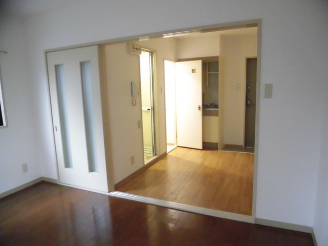 居室・リビング　最初の一人暮らしには十分の広さのお部屋です